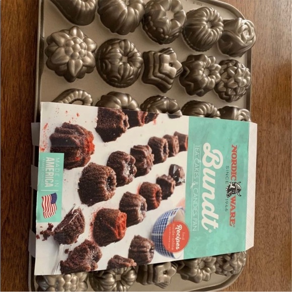 NWT Nordic Ware Tea Cakes and Candies Pan - Picture 1 of 2